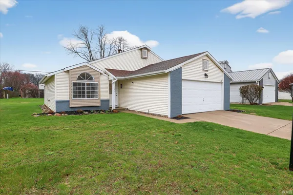 $299,500 | 1926 Woodland Drive, Elkhart, IN 46514