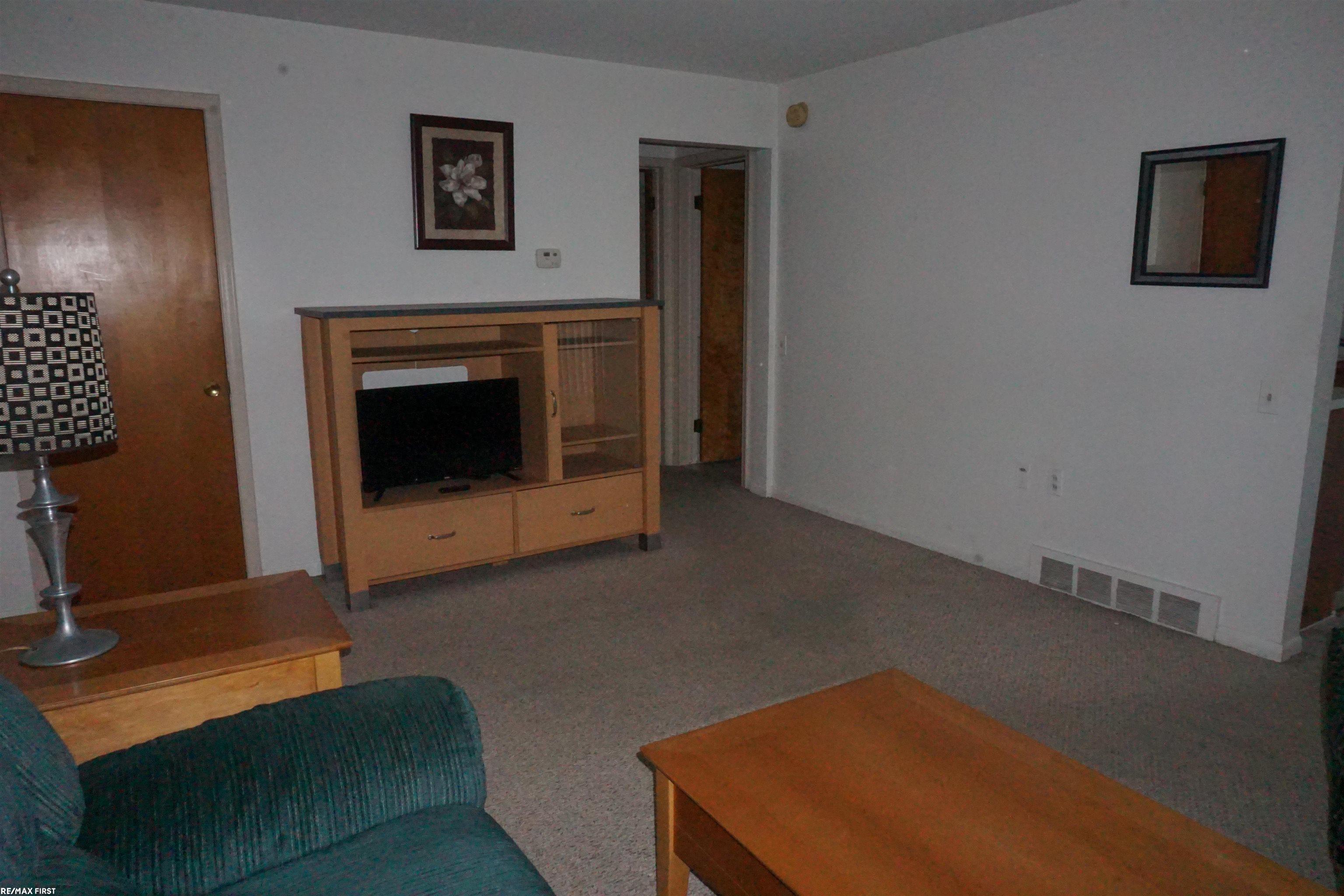 20440 Vernier Road Harper Woods, MI 48225 - Photo 7 of 17