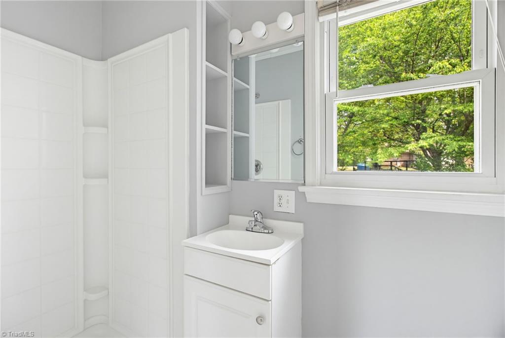 5825 Reynolda Road Winston-Salem, NC 27040 - Photo 16 of 31