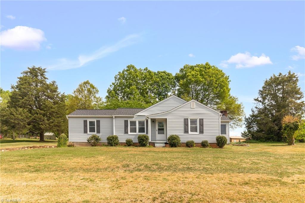 5825 Reynolda Road Winston-Salem, NC 27040 - Photo 2 of 31