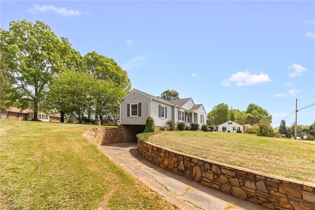 5825 Reynolda Road Winston-Salem, NC 27040 - Photo 3 of 31