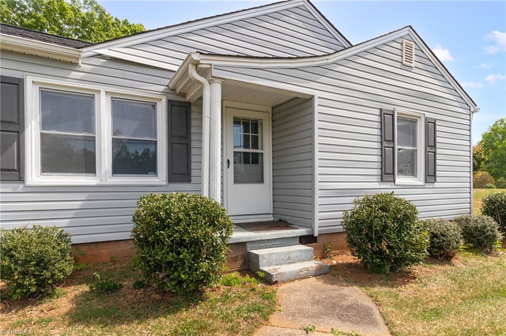 5825 Reynolda Road Winston-Salem, NC 27040 - Photo 4 of 31