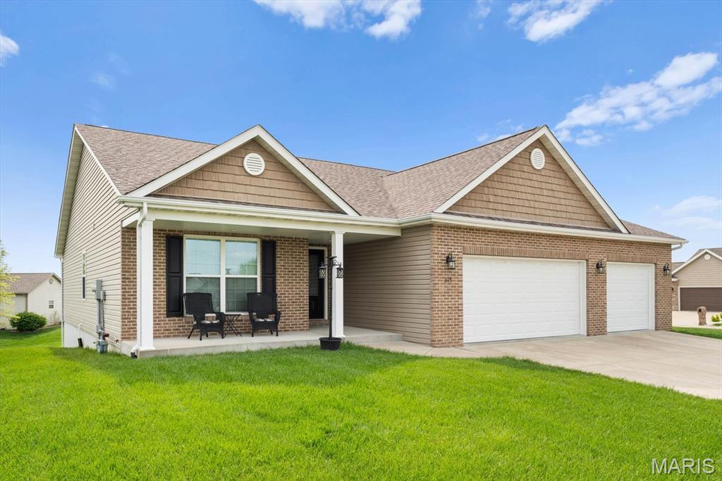 315 Independence Avenue Waterloo, IL 62298 - Photo 3 of 40 Gallery Image 3