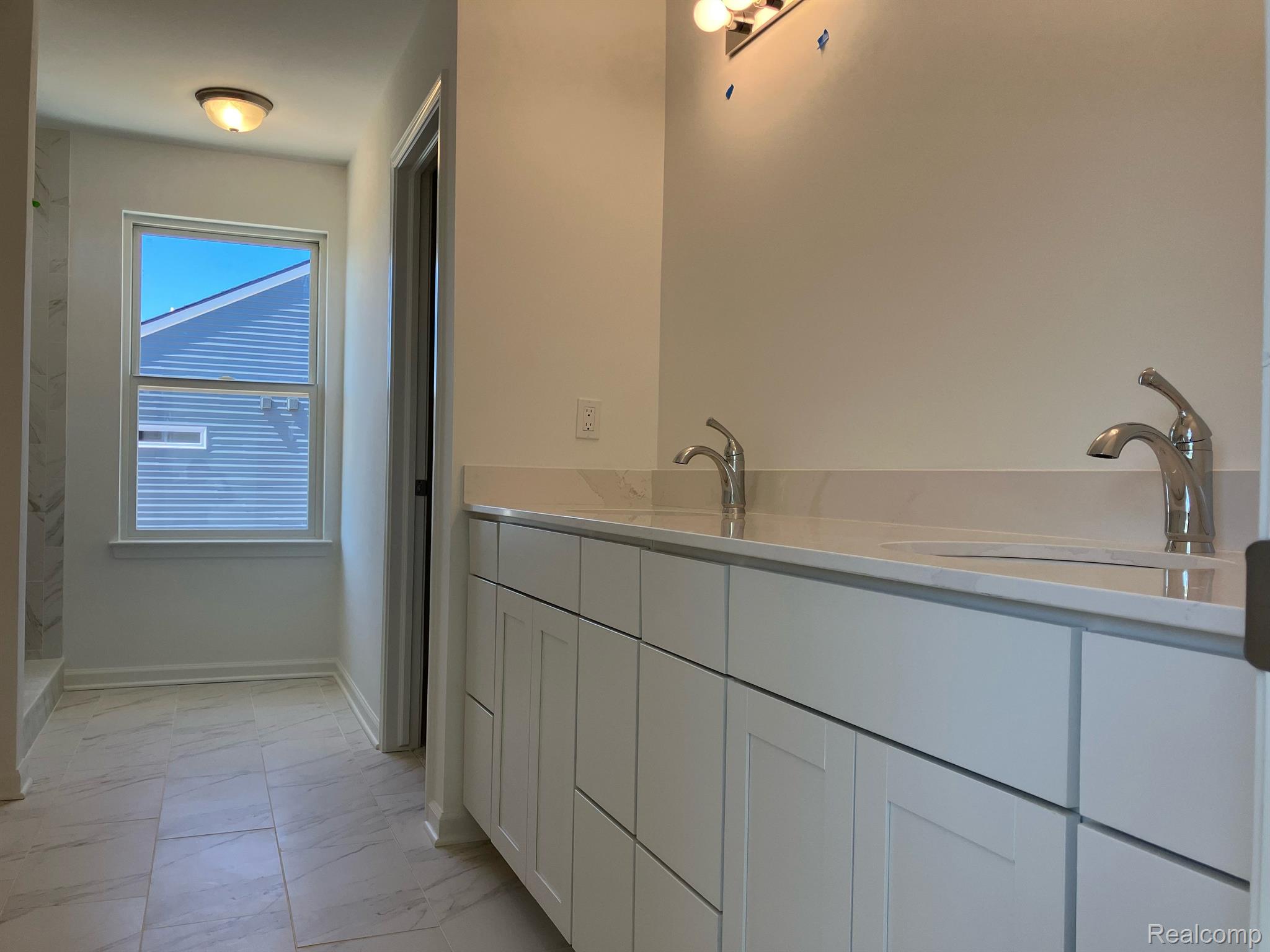 482 Cannonade Loop Howell, MI 48843 - Photo 16 of 21 Primary bath