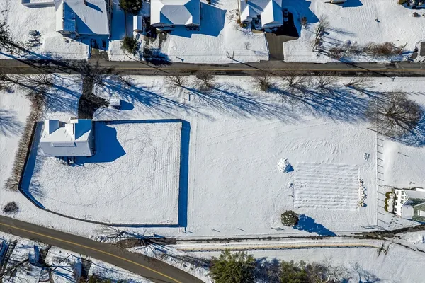 a view of entryway with a front door