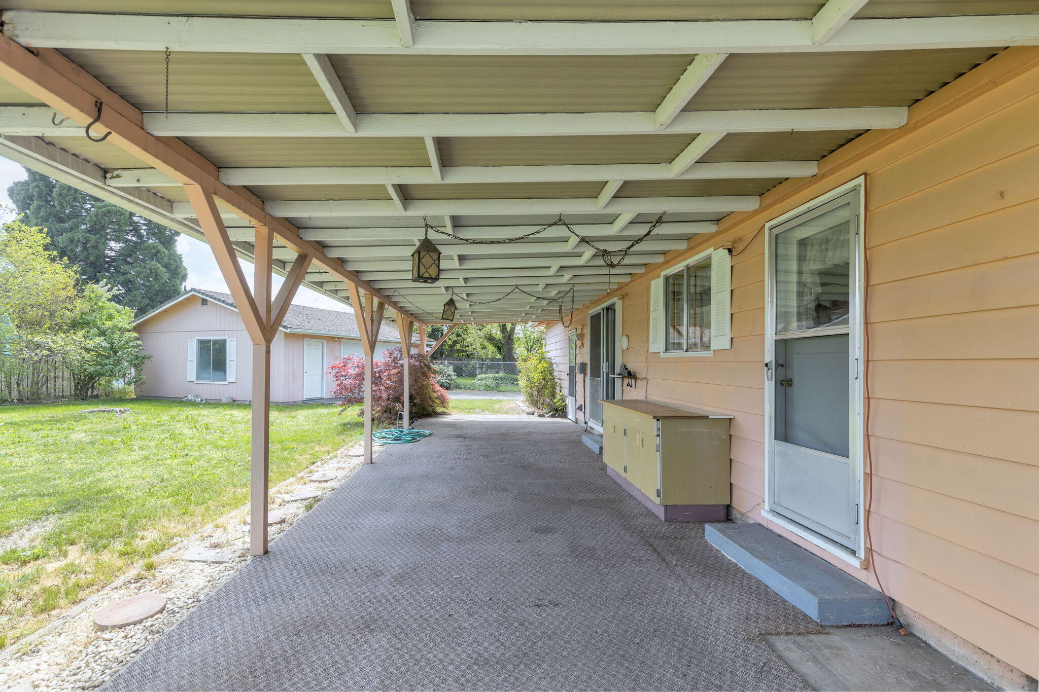 207 Holiday Lane Central Point, OR 97502 - Photo 22 of 38 Back Patio