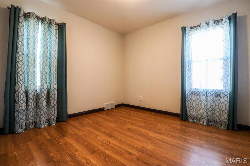 9533 MacKenzie Road St. Louis, MO 63123 - Photo 8 of 25 Gallery Image 8