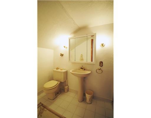 2048 Murdstone Road Upper St. Clair, PA 15241 - Photo 12 of 18 Full Bath.