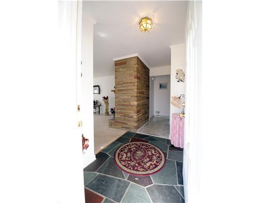 2048 Murdstone Road Upper St. Clair, PA 15241 - Photo 16 of 18 Entry/Foyer.