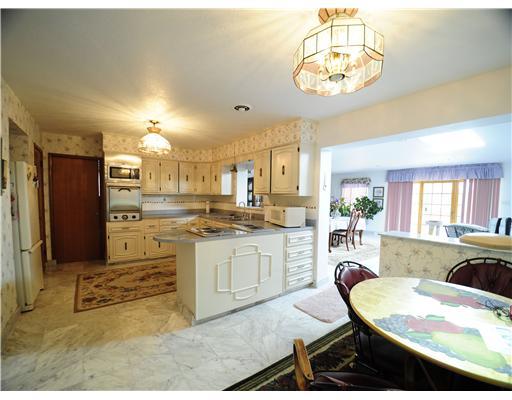 2048 Murdstone Road Upper St. Clair, PA 15241 - Photo 5 of 18 Kitchen.