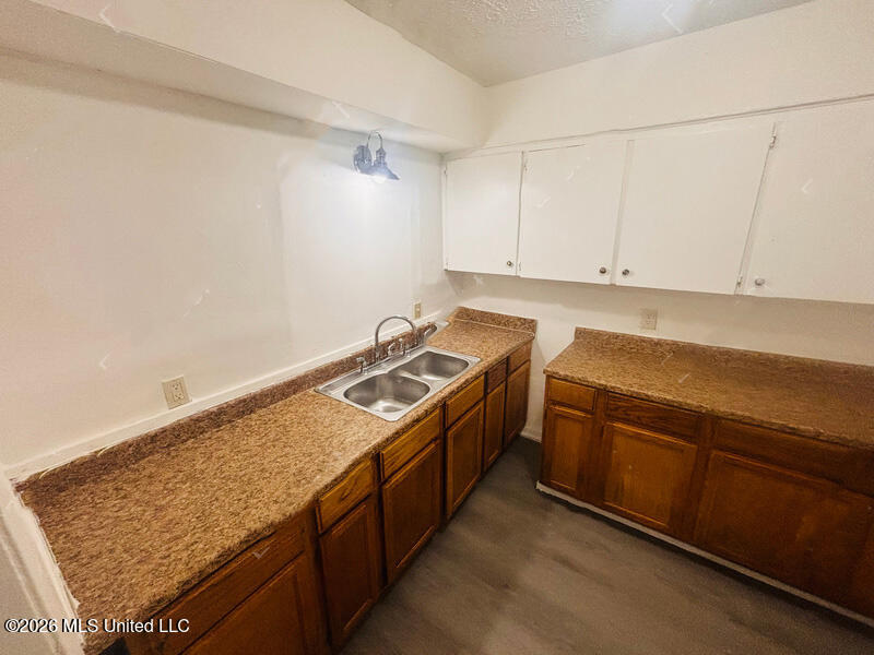 256 Iris Avenue Jackson, MS 39206 - Photo 2 of 5 2