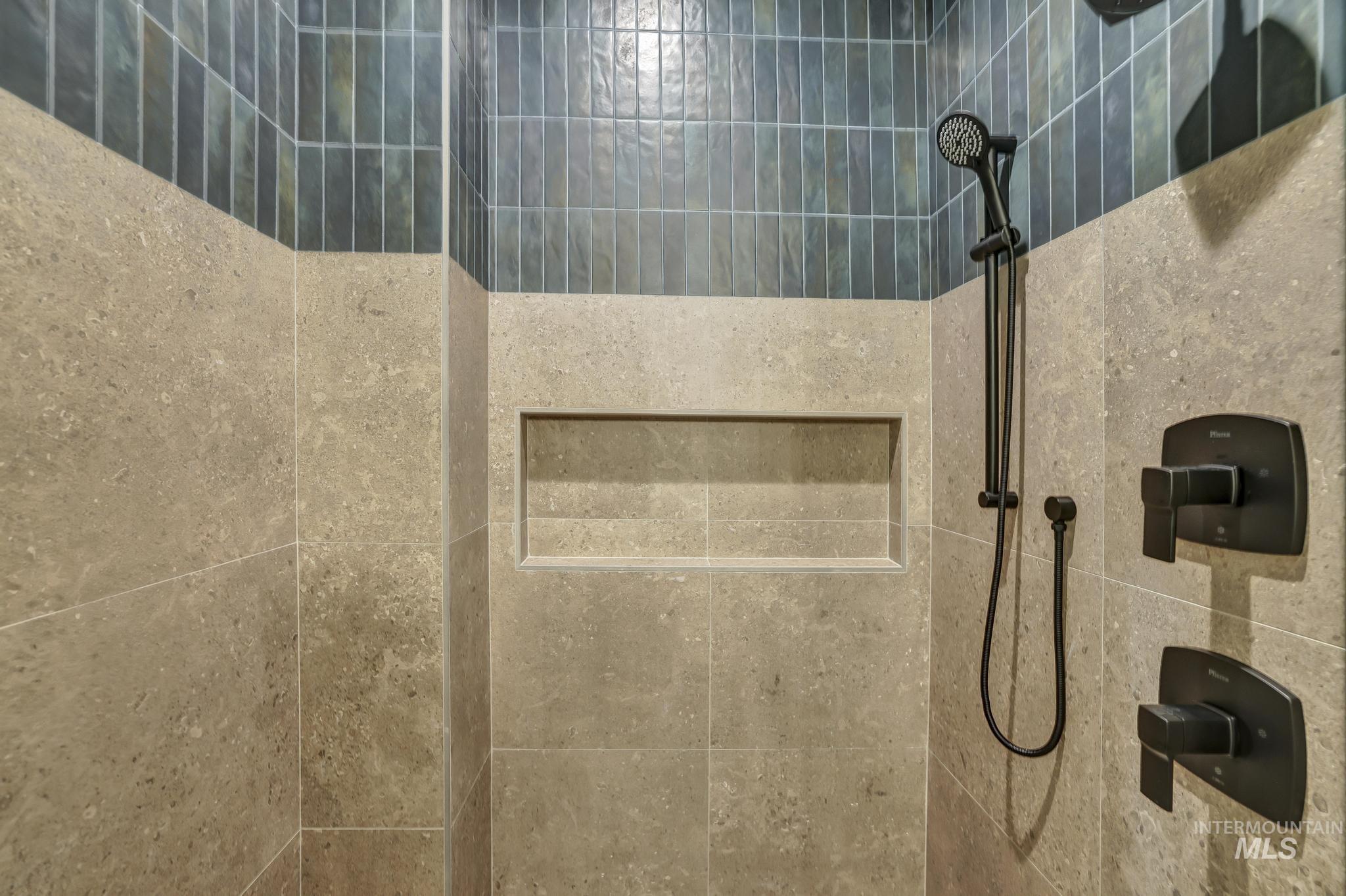 521 Falling Leaf Lane Twin Falls, ID 83301 - Photo 33 of 42 Full bathroom with a tile shower