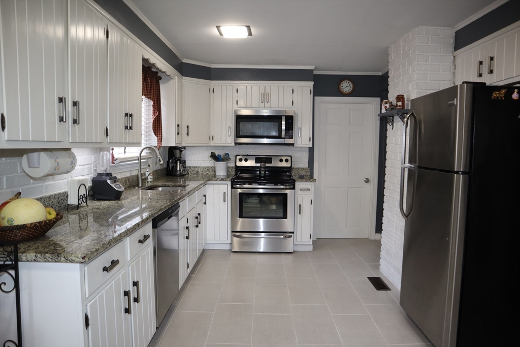 20 Maravista Road Worcester, MA 01606 - Photo 8 of 34 Gallery Image 8