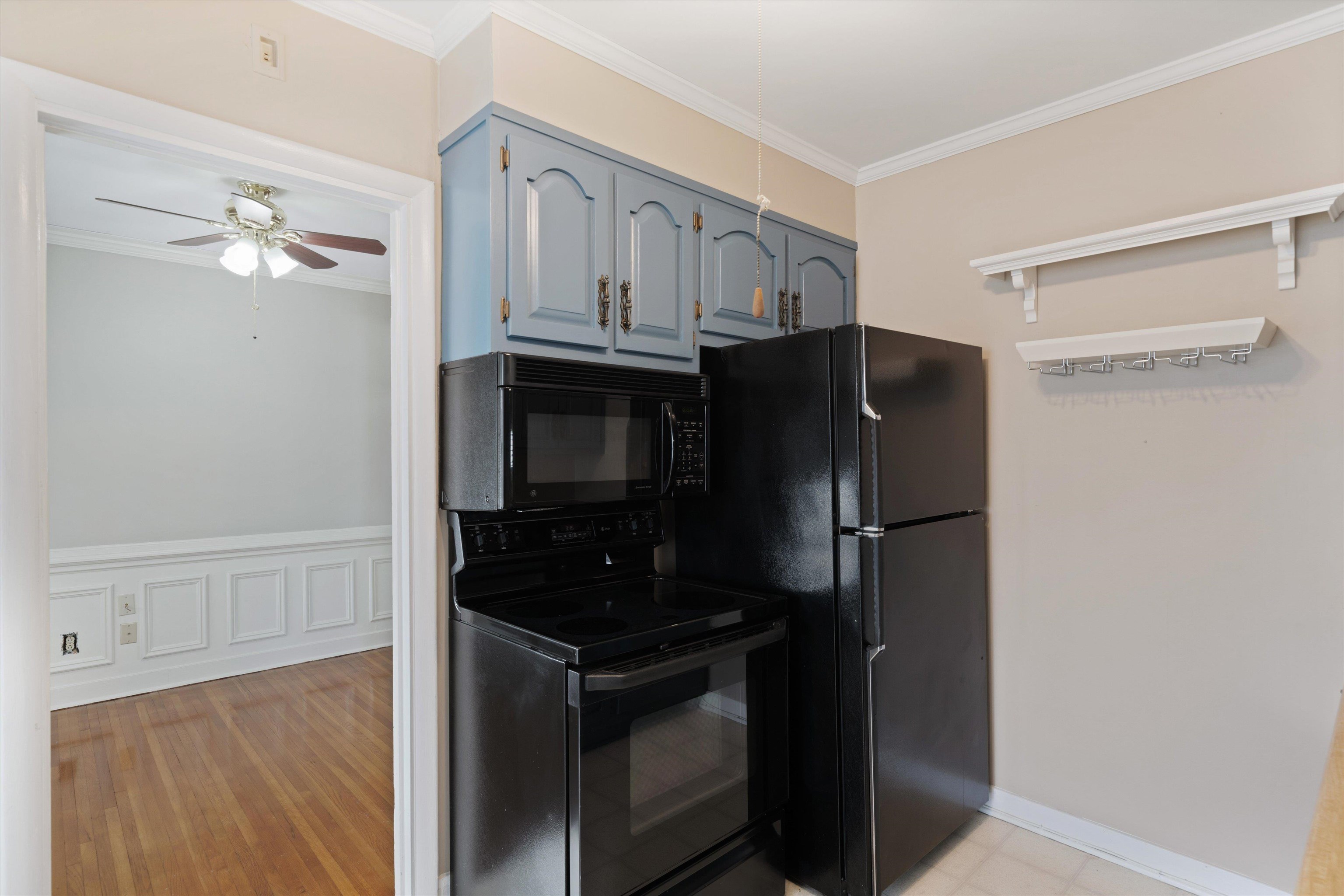 4863 Amboy Road Memphis, TN 38117 - Photo 13 of 26 a kitchen with stainless steel appliances a refrigerator and a cabinets