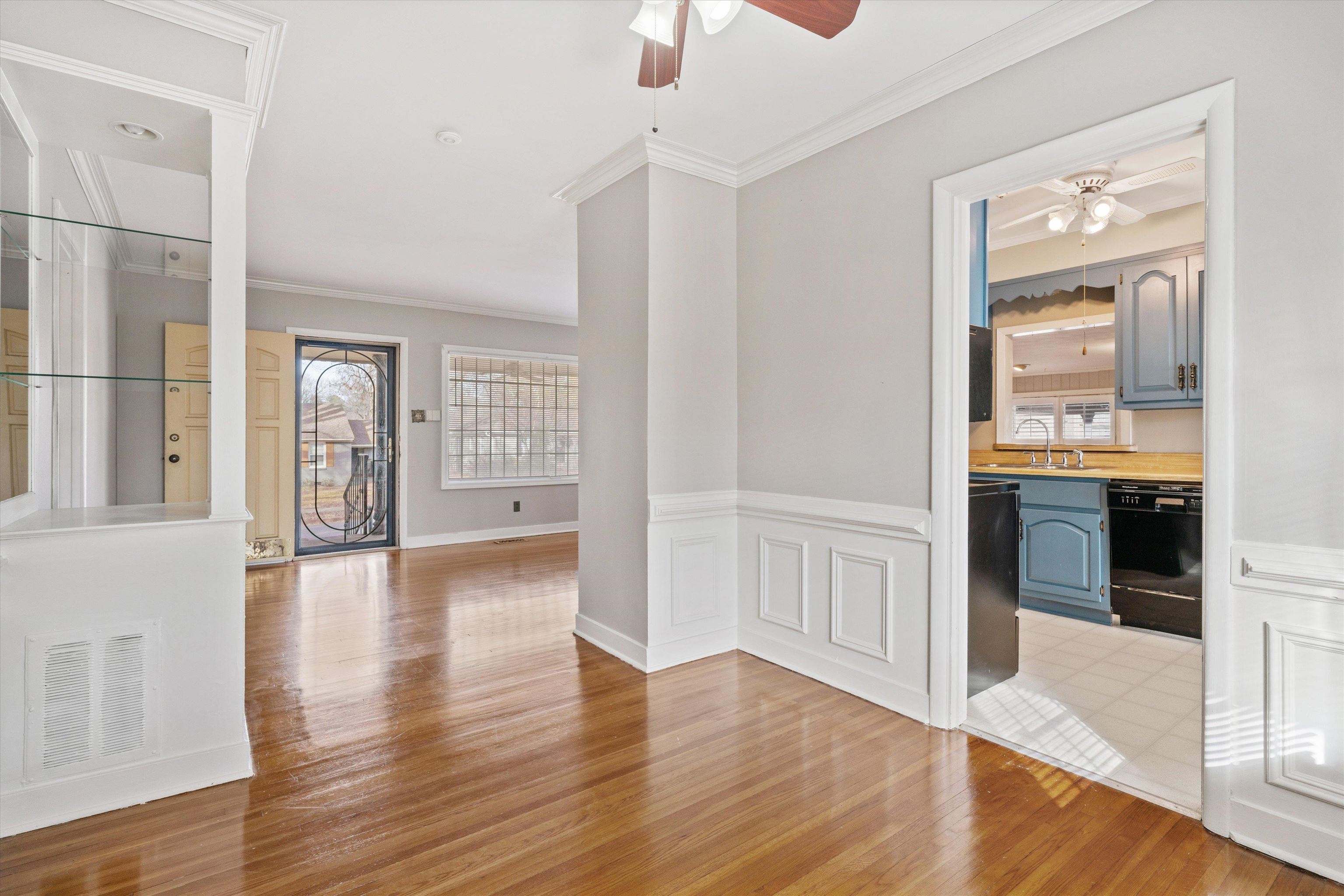 4863 Amboy Road Memphis, TN 38117 - Photo 9 of 26 a view of an entryway with wooden floor