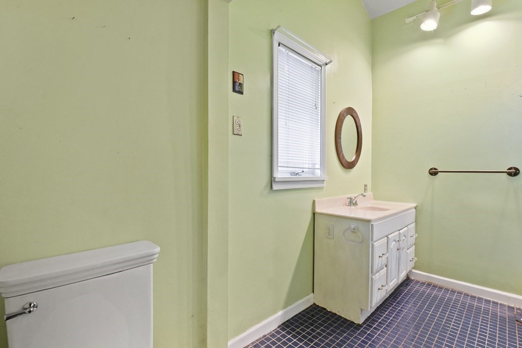 24 Bernard Road Grafton, MA 01536 - Photo 14 of 27 Gallery Image 14