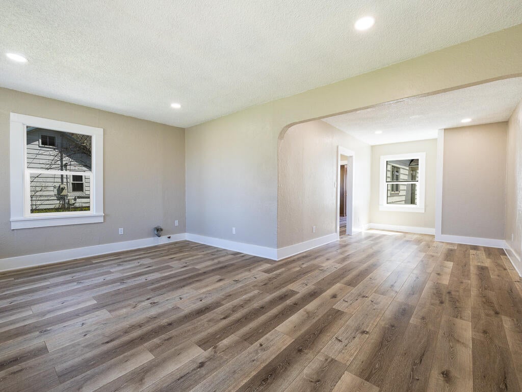 8841 Shady Pine Road Klamath Falls, OR 97601 - Photo 7 of 33 Living room