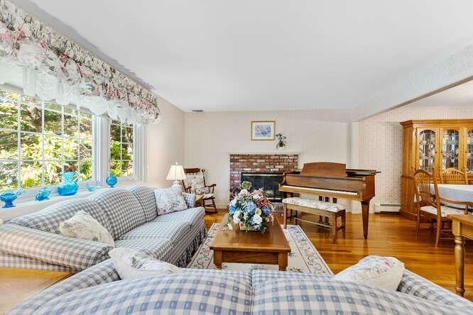22 Marrett Road Burlington, MA 01803 - Photo 5 of 34
