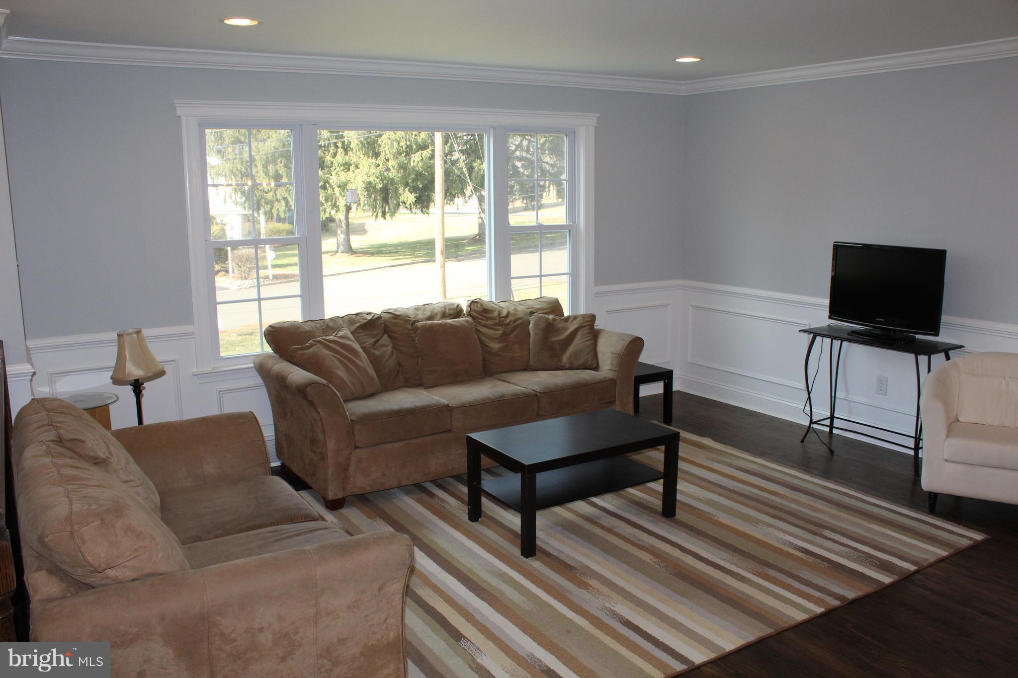 12 Brookline Road Warminster, PA 18974 - Photo 3 of 24 Living Room