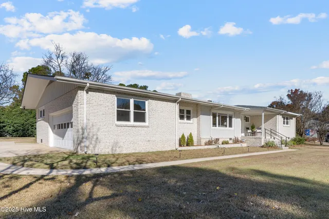 $439,500 | 4401 Country Club Drive North, Wilson, NC 27896