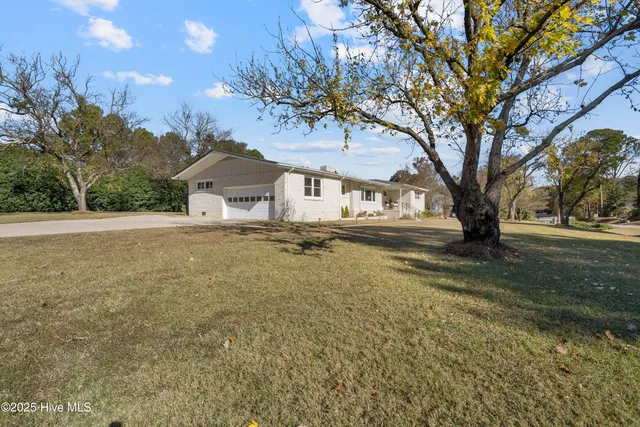 $439,500 | 4401 Country Club Drive North, Wilson, NC 27896