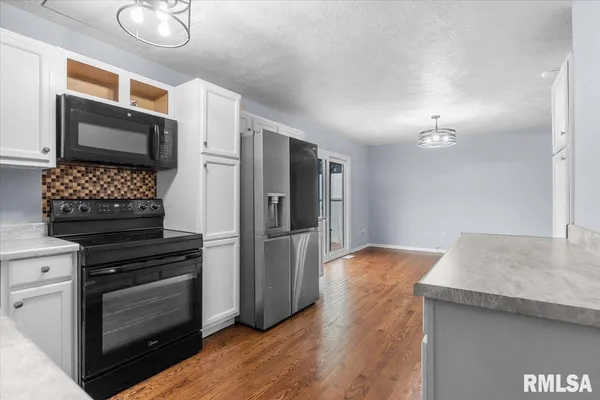 $245,000 | 160 Lebeau Street, New Berlin, IL 62670