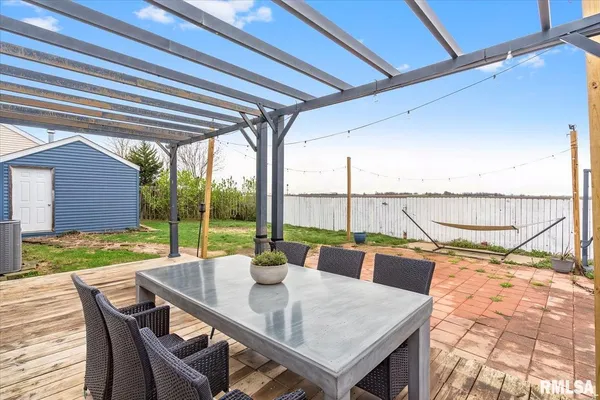 $259,900 | 160 Lebeau Street, New Berlin, IL 62670