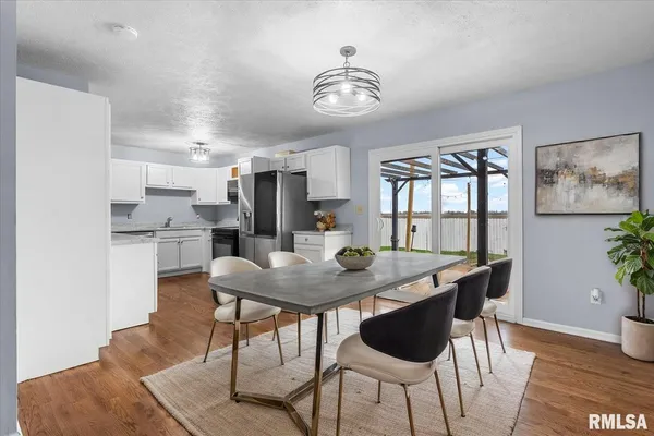 $259,900 | 160 Lebeau Street, New Berlin, IL 62670