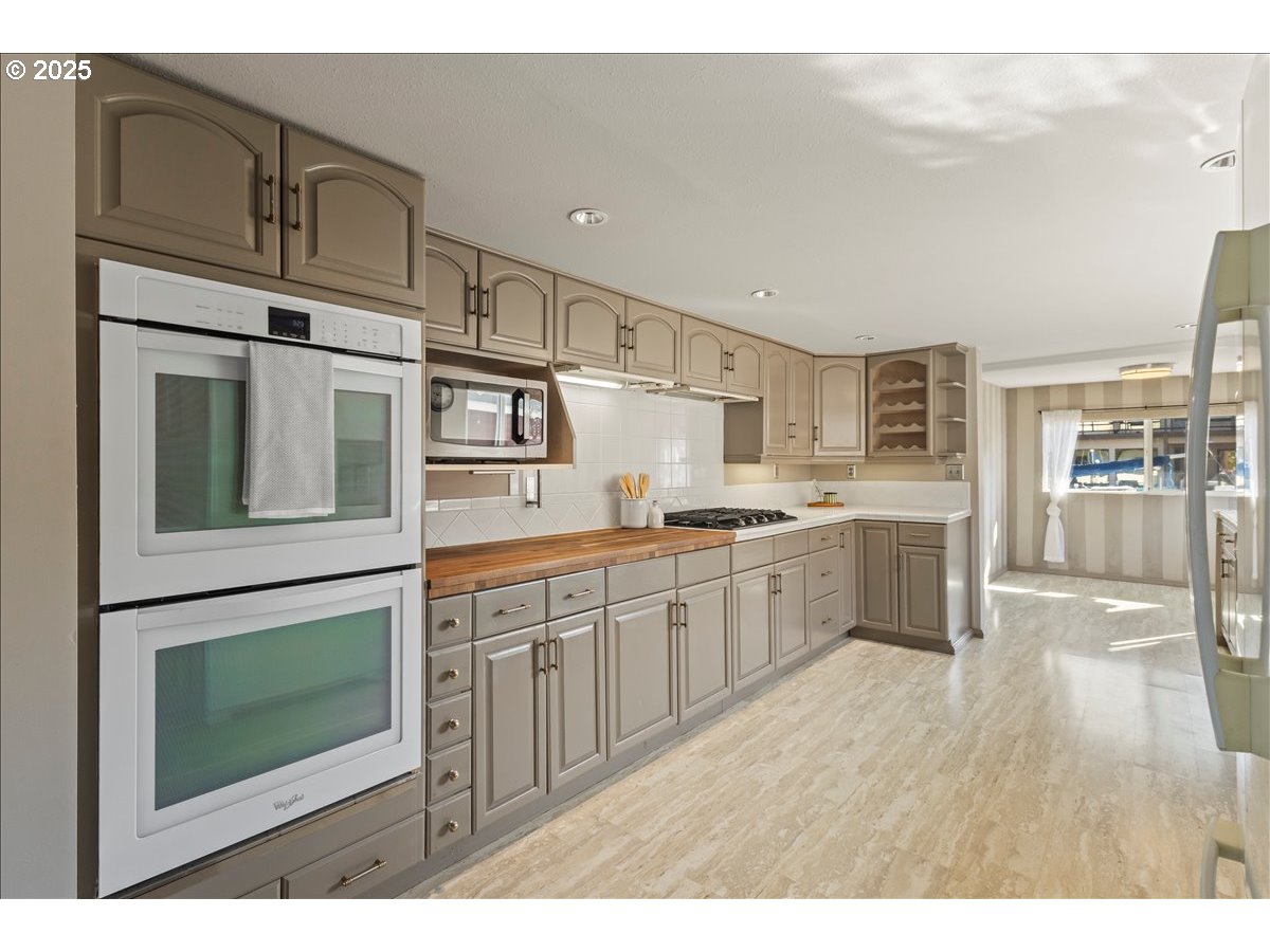 205 North Bridgeton Road, Unit 9W Portland, OR 97217 - Photo 7 of 43 Gallery Image 7