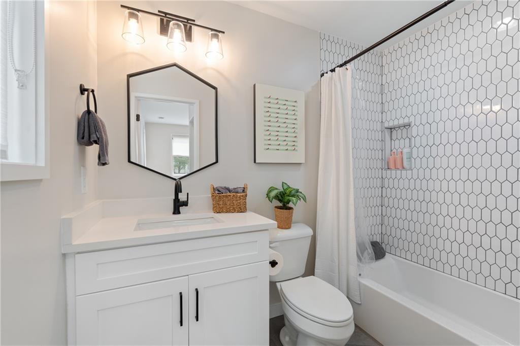 664 B Timm Valley Road Northeast Atlanta, GA 30305 - Photo 39 of 61 a bathroom with a toilet a sink and a bathtub