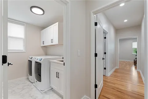 a view of a house with a tub in front of it