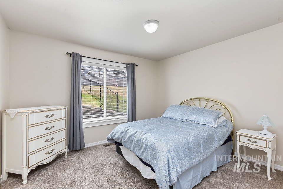 2924 27th Street Clarkston, WA 99403 - Photo 19 of 36 Bedroom with carpet flooring