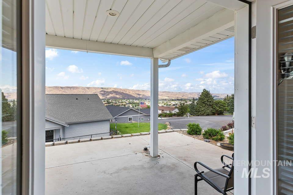 2924 27th Street Clarkston, WA 99403 - Photo 29 of 36 View of patio / terrace