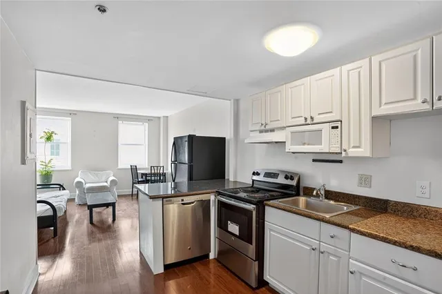 $1,350 | 1205 St Charles Avenue, Unit 513, New Orleans, LA 70130