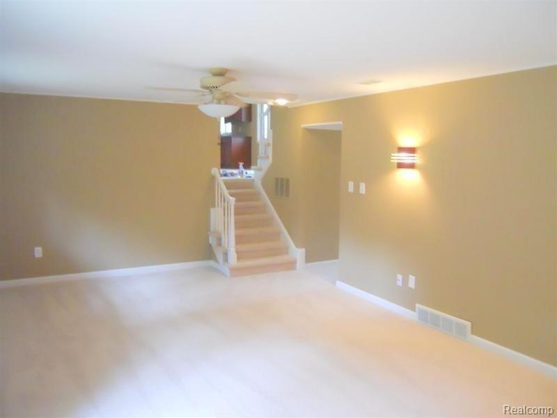 7212 Stonebrook Road West Bloomfield, MI 48322 - Photo 5 of 20 Stonebrook 020.jpg