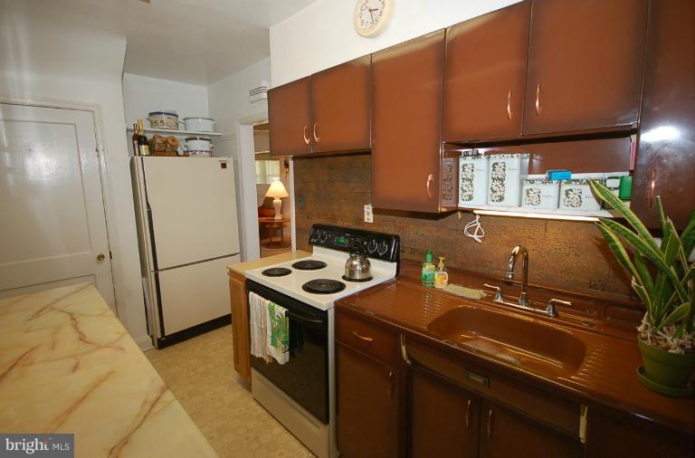 3913 Inner Circle Baltimore, MD 21225 - Photo 5 of 15 Kitchen