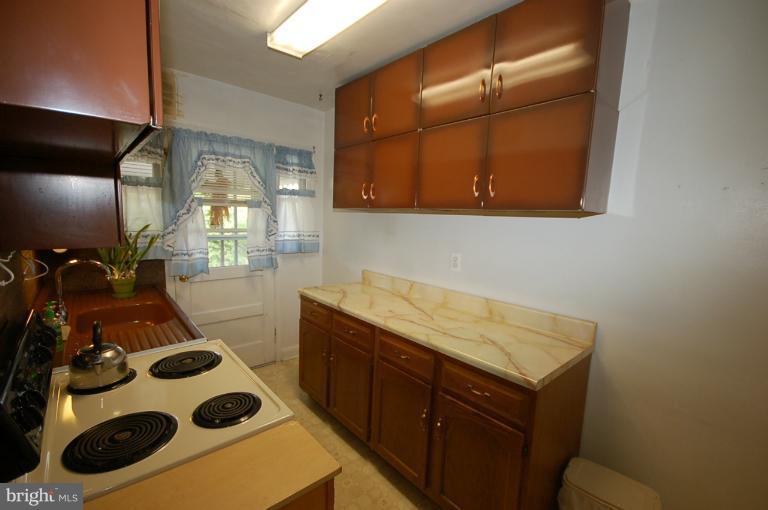3913 Inner Circle Baltimore, MD 21225 - Photo 7 of 15 Kitchen