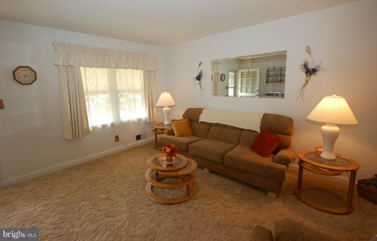 3913 Inner Circle Baltimore, MD 21225 - Photo 9 of 15 Sunny living room