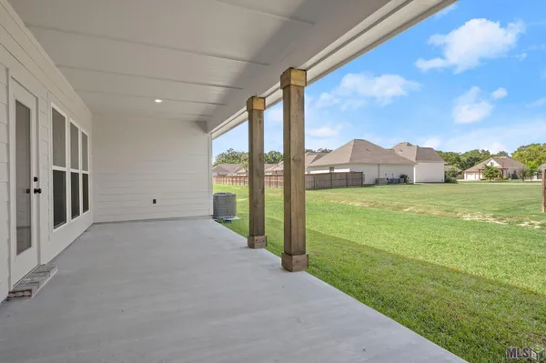 $303,900 | 7226 Brook Hollow Drive, Zachary, LA 70791