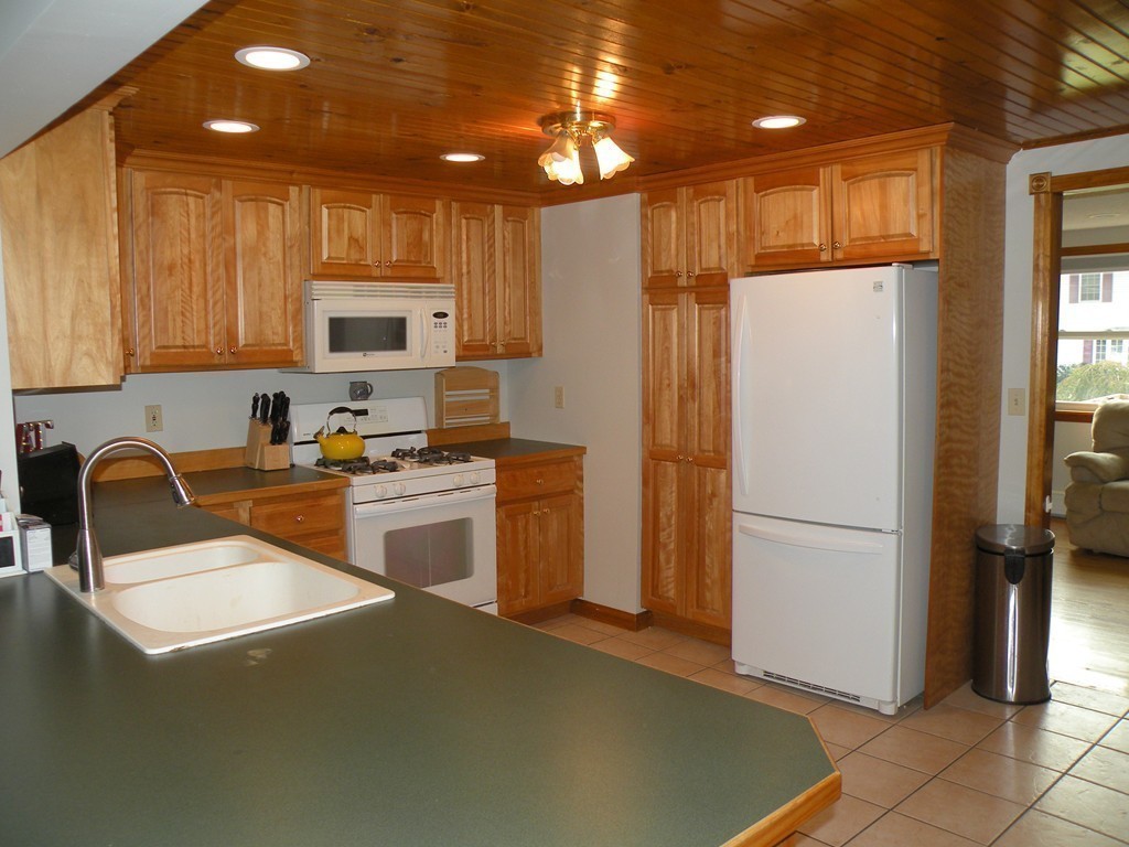 157 Burnham Road Lowell, MA 01852 - Photo 11 of 23 Gallery Image 11
