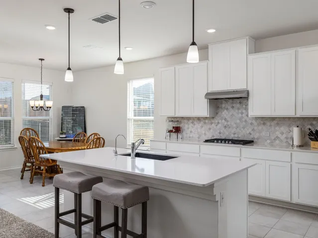 $3,300 | 3921 Riardo Drive, Round Rock, TX 78665