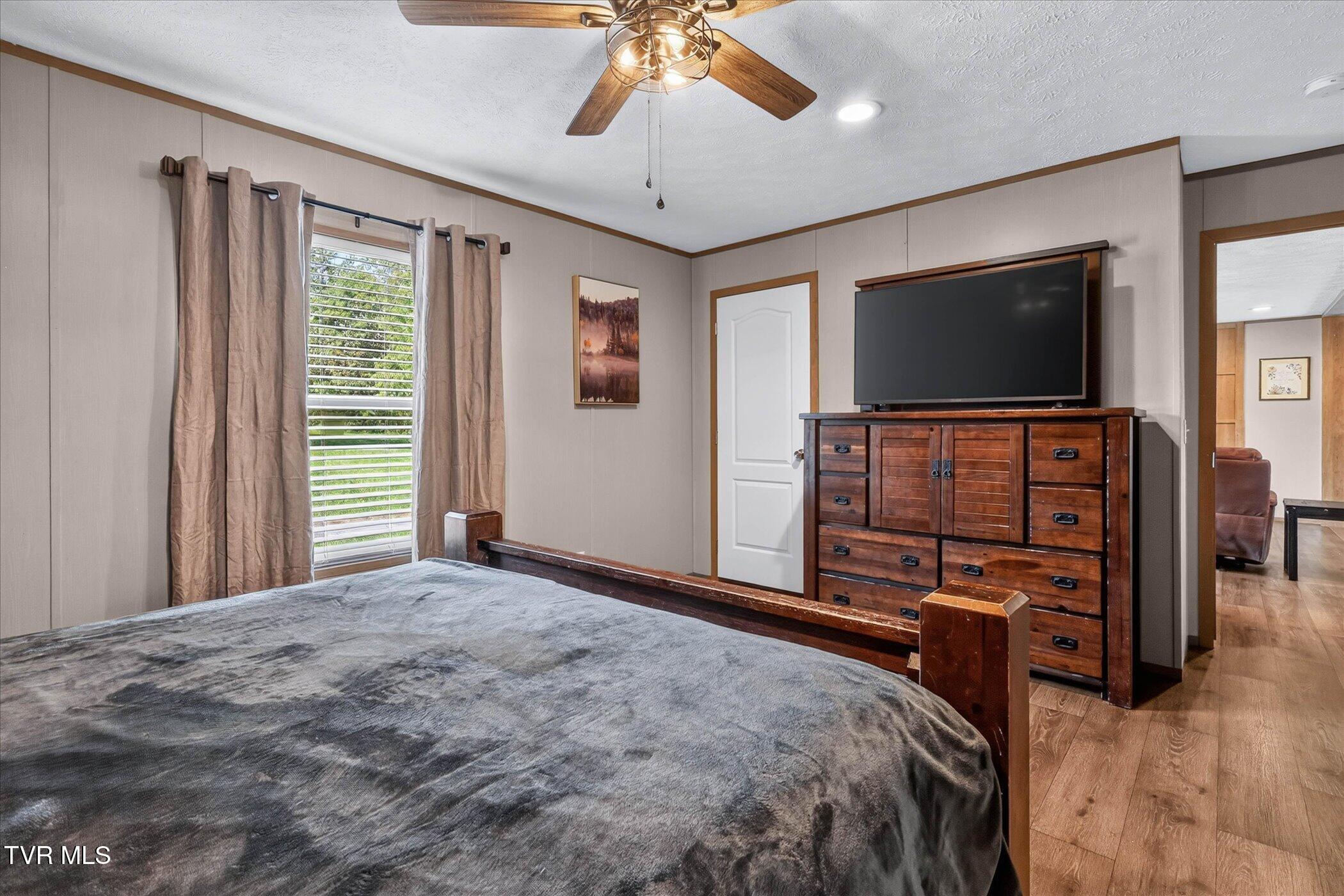 110 Maxine Road Fall Branch, TN 37656 - Photo 28 of 38 28-110-Maxine-Rd-WindowStill-Photography