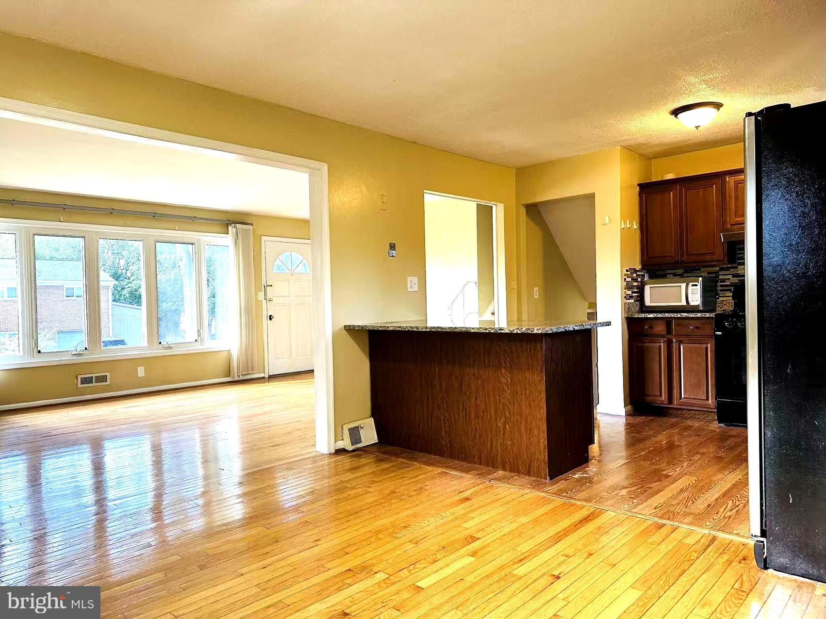 11 Wendslow Road Lutherville-Timonium, MD 21093 - Photo 4 of 28 Gallery Image 4