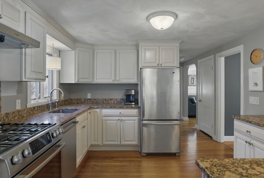 13 Sunnyfield Road Bedford, MA 01730 - Photo 4 of 30 Gallery Image 4