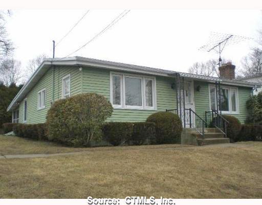 94 South Edgewood Road East Lyme, CT 06357 - Photo 1 of 1 a view of a house with a outdoor space