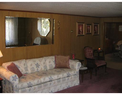 985 Simpson Howell Road Elizabeth, PA 15037 - Photo 7 of 8 Living Room.