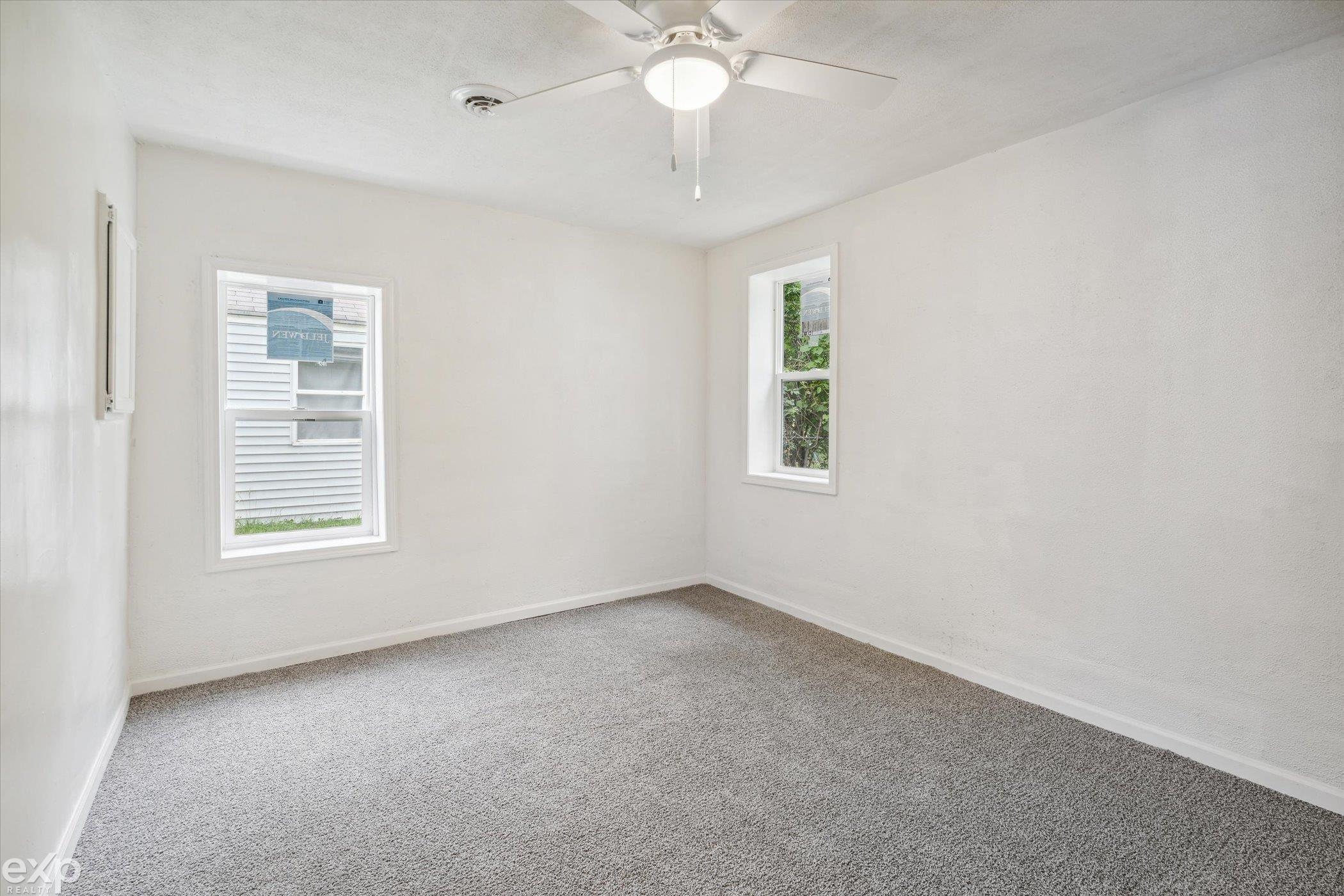 3221 Hemphill Road Burton, MI 48529 - Photo 9 of 14 50113619-8.JPG
