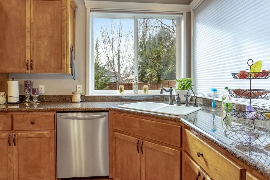 1042 Pumpkin Ridge Eagle Point, OR 97524 - Photo 8 of 34 Additional Photo
