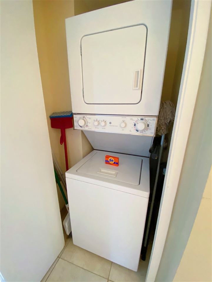 2575 South Kihei Road, Unit Q401/401A Kihei, HI 96753 - Photo 15 of 25 a utility room with dryer and washer