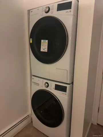 a close up view of a washer and dryer
